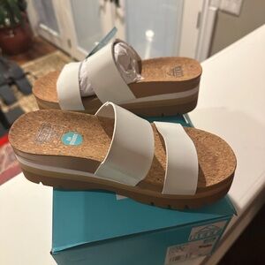 Reef Cushion Vista Higher slip-ons size 6